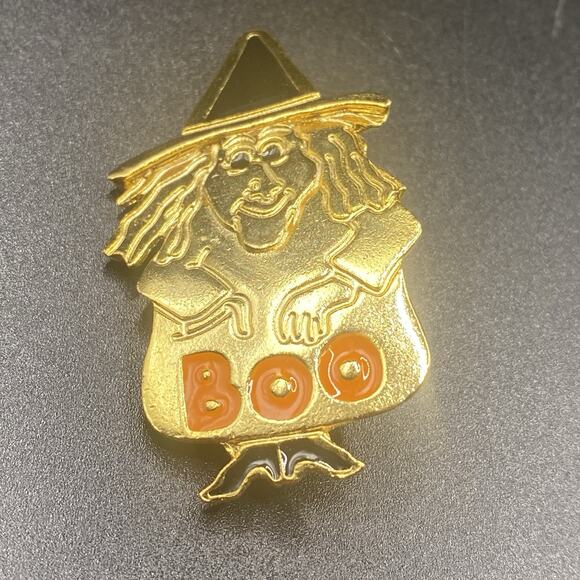 Signed Halloween Witch Brooch Boo Gold Tone Enamel New Pro - Picture 1 of 5